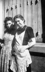 Татьяна и Нина Лебедевы. Париж. 1945.